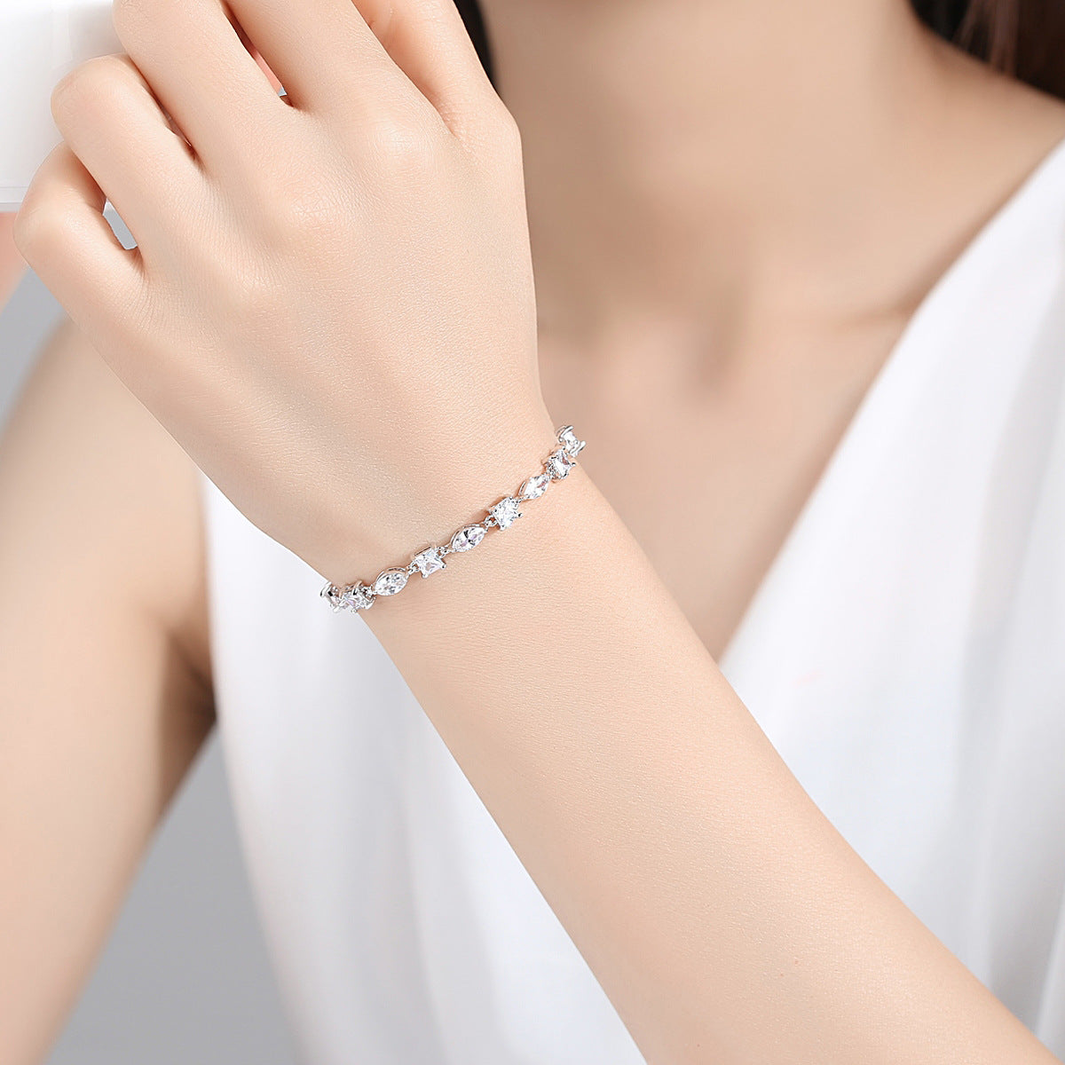 Women's Super Flash Brass Inlaid Zircon Simple Size Bracelet MegaBDM