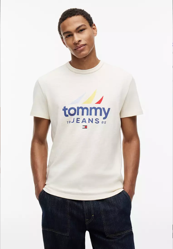 Tommy Hilfiger Jeans Sailing Logo T-Shirt - Calico MegaBDM