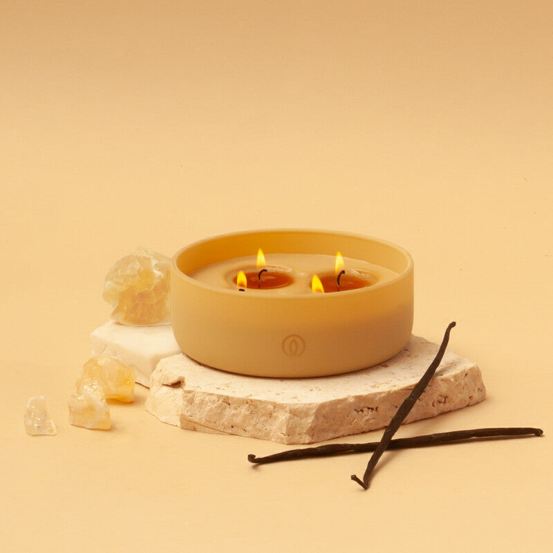 Spaas Candle Shimmering Smile 4 Wick 20h Burn Time Yellow MegaBDM