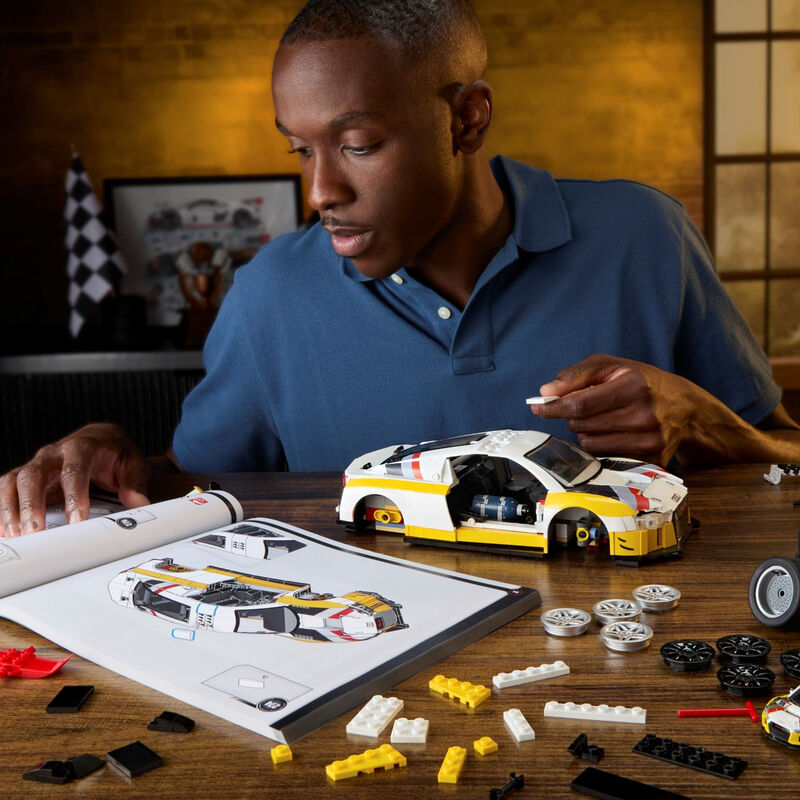 Mattel Brick Shop Hot Wheels Elite: Audi R8 LMS MegaBDM