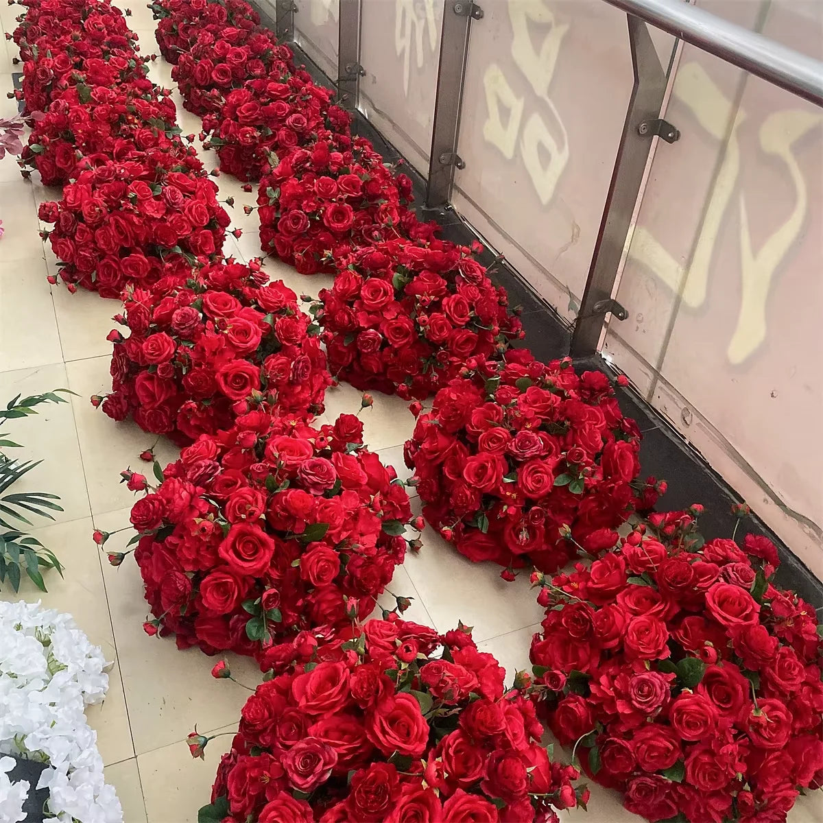 Wholesale Custom Premium Silk Artificial Flowers Eco-Friendly Ball Shaped Wedding Graduation Decor Luxurious Celebrations