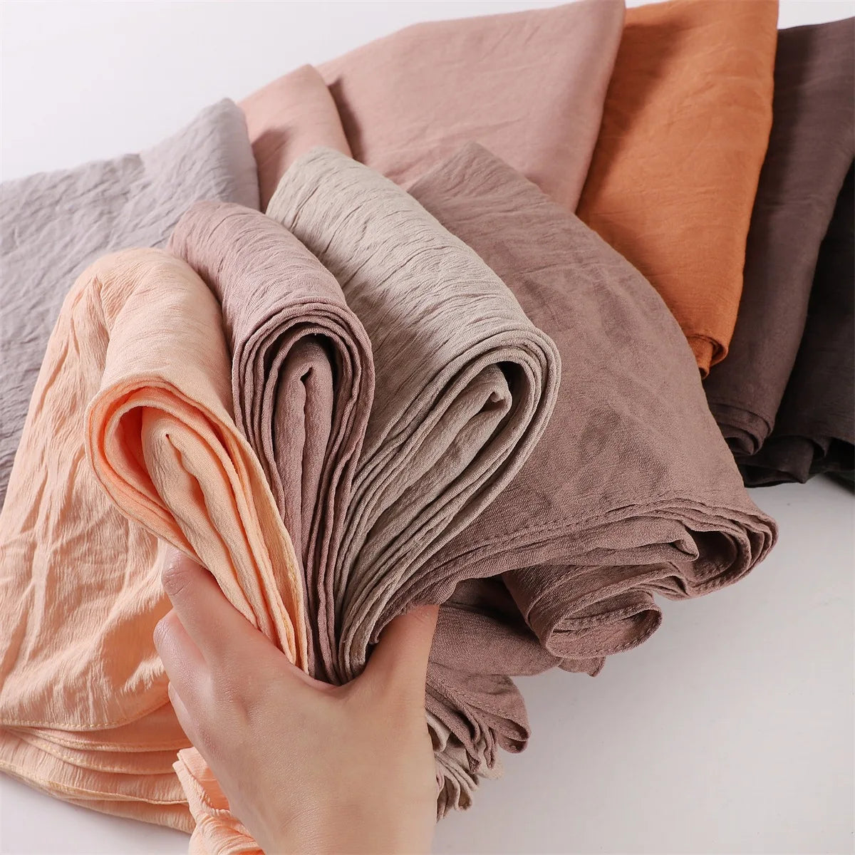 HZW-25099 Latest Designs Crepe Hijabs for Muslim Women Solid Color Polyester Shawls Head Scarves for Spring