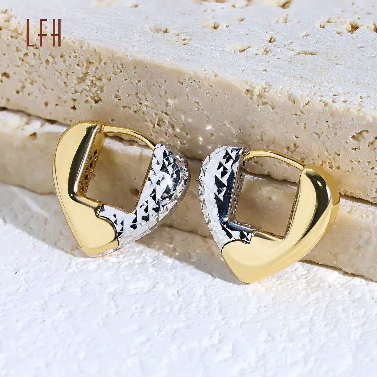 Wholesale 18k Real Gold Jewelry Hoop Heart Earrings for Women Heart Shape Hoop Earrings with Two Tones Pure Gold 18k