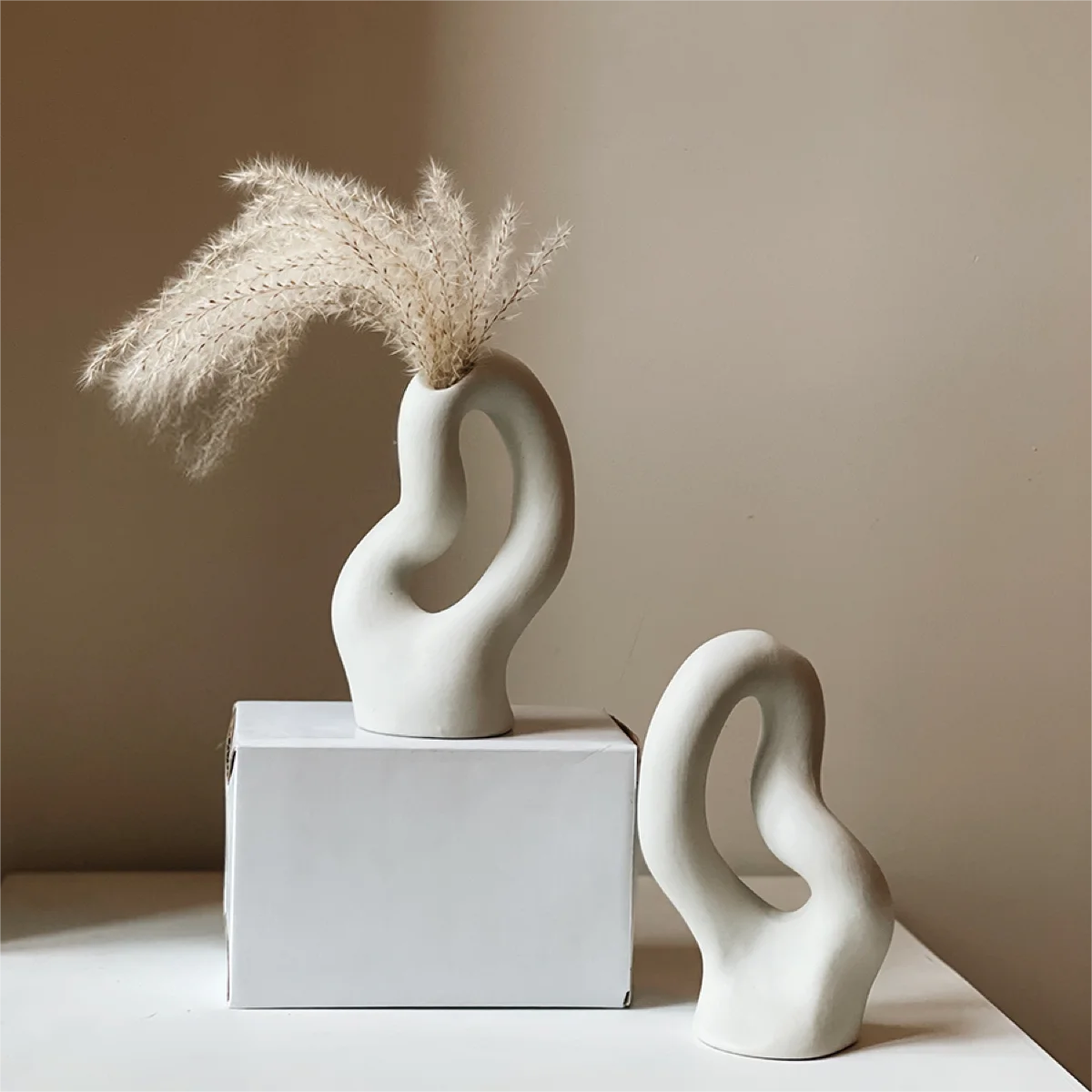2pcs Modern Nordic Minimalist Matt Glazed White Ceramic Vase Set Creative Centerpiece Decoration for Office and Home Decor