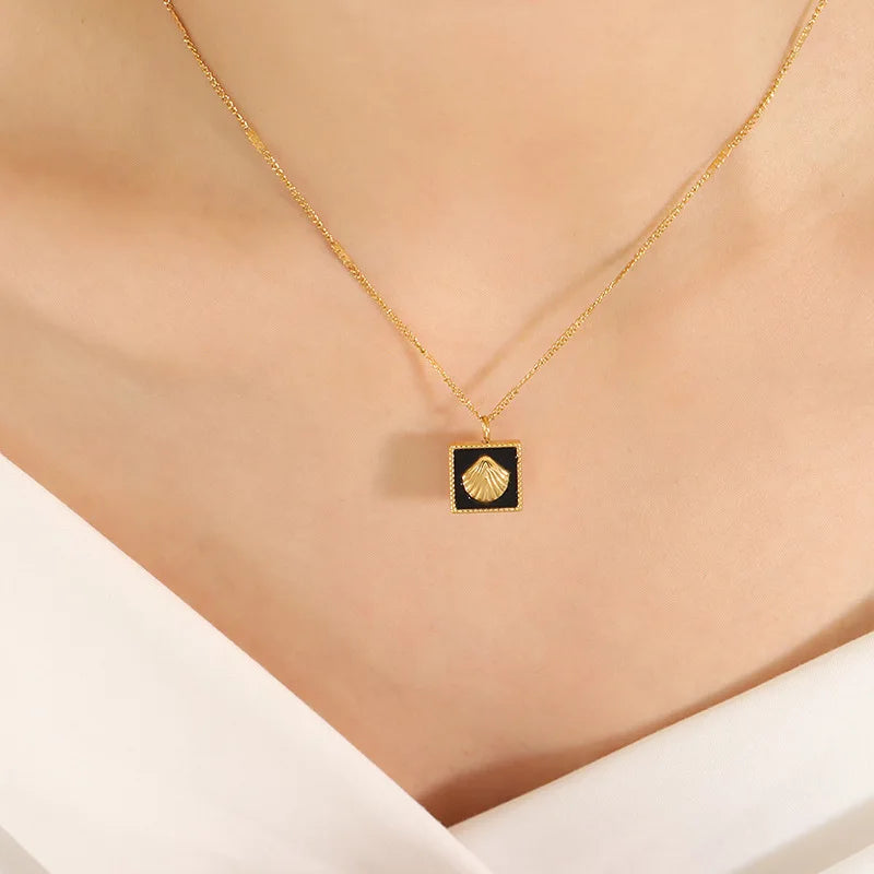 Light Luxury Gold Plated Shell Shape Earrings Necklace Gold Plated Stainless Steel Rilievo Shell Necklace for Women Girls