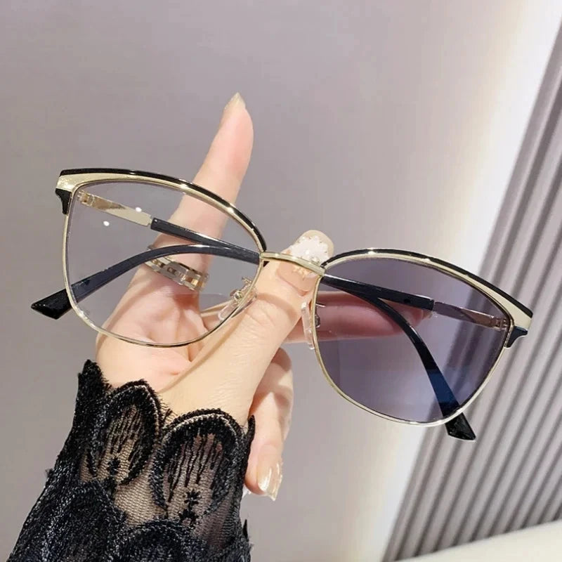 2025 Fashion Intelligent Color Changing Near Sight Eyeglasses Cat Eye Anti Blue Light Photochromic Myopia Glasses Women