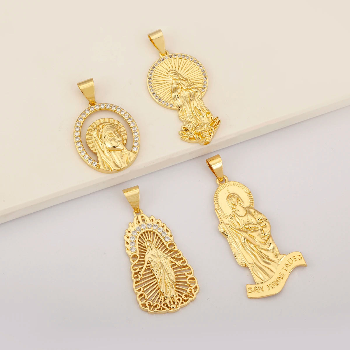 QIKU Wholesale Gold Plated Virgin Mary Jesus Christ Saint Jude Charms Christian Religious Jewelry Pendants for Jewelry Making