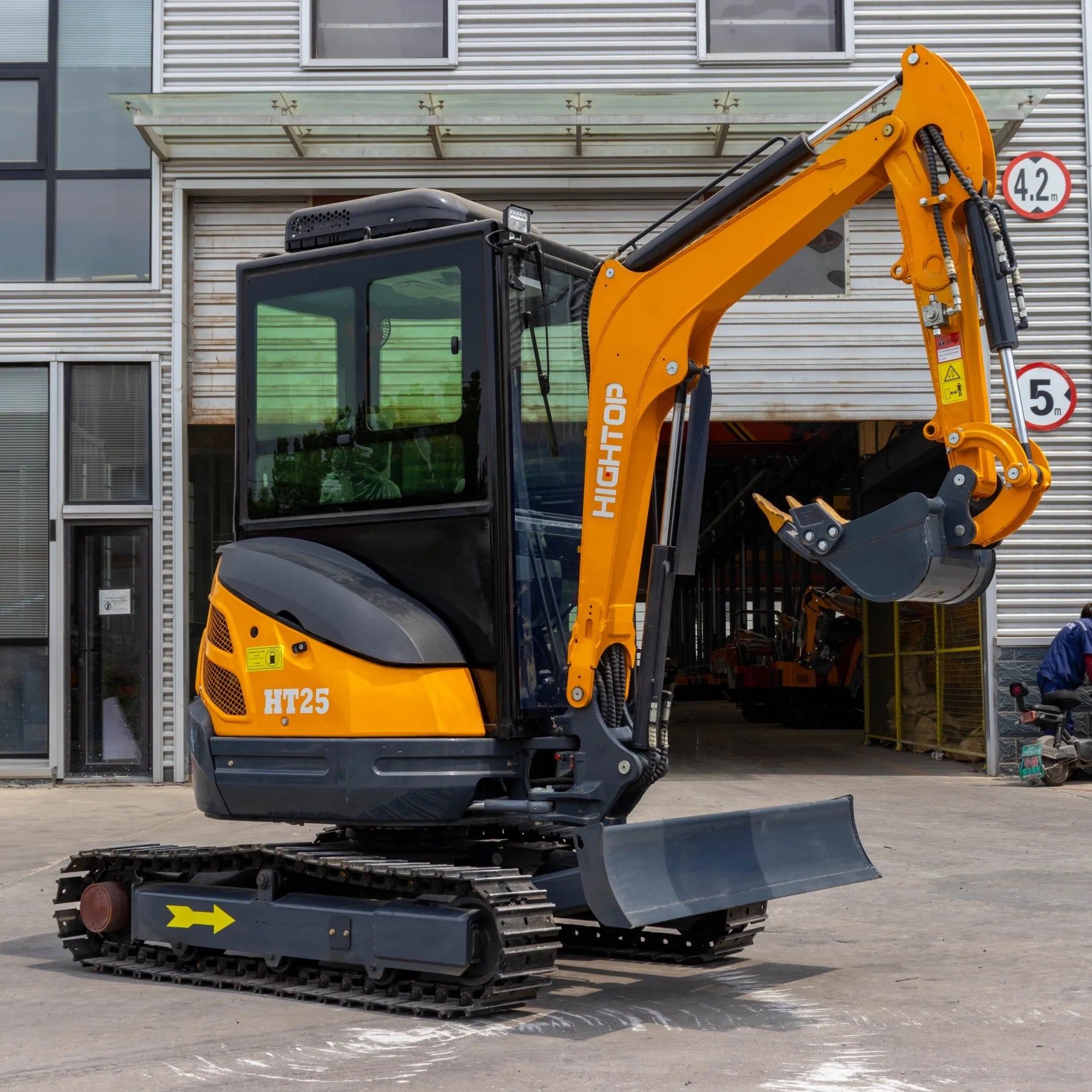 Shandong China Japanese Engine 2.5 Ton Crawler Excavator with Steel Track  Fully Hydraulic& Boom Swing