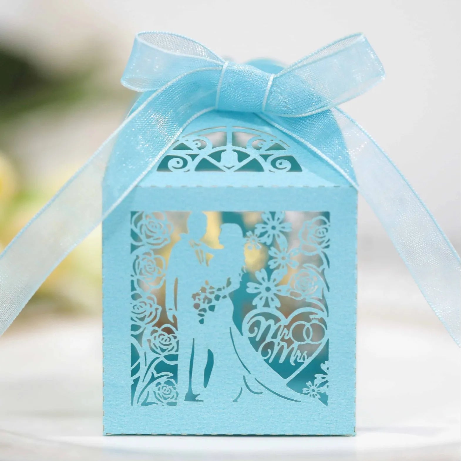JUXINDA Romantic Valentine's Day Hollowed-out Thank-you Candy Box Wedding Favor Ribbon Candy Box in Stock.