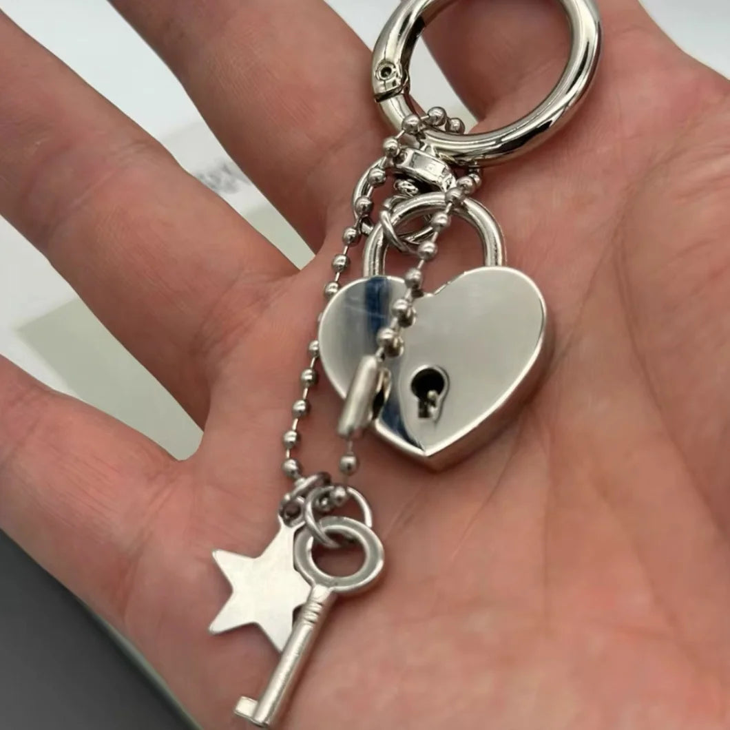 Fashion Silver Heart Padlock Charm Keychain with Star Key Vintage Locks Keys Hook Locking Key Ring for Women Men Valentine Gift