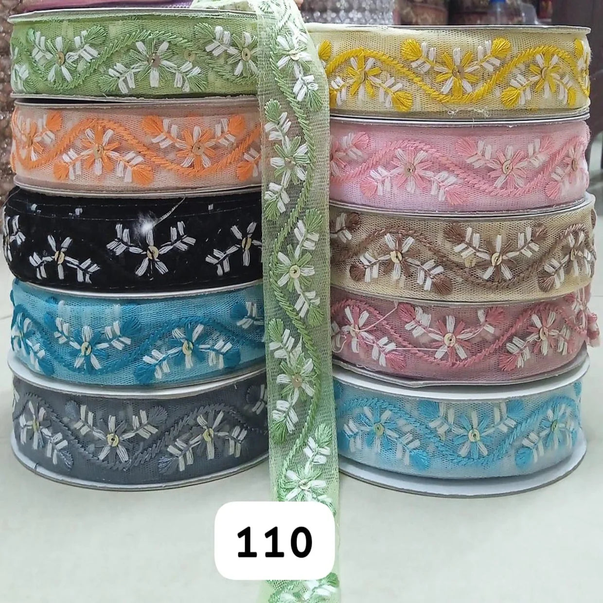 Intricate Design Embroidered French Lace Fabric Eco-Friendly for Dressmaking Luxury Fancy Style Fast Shipping Wholesale Ready