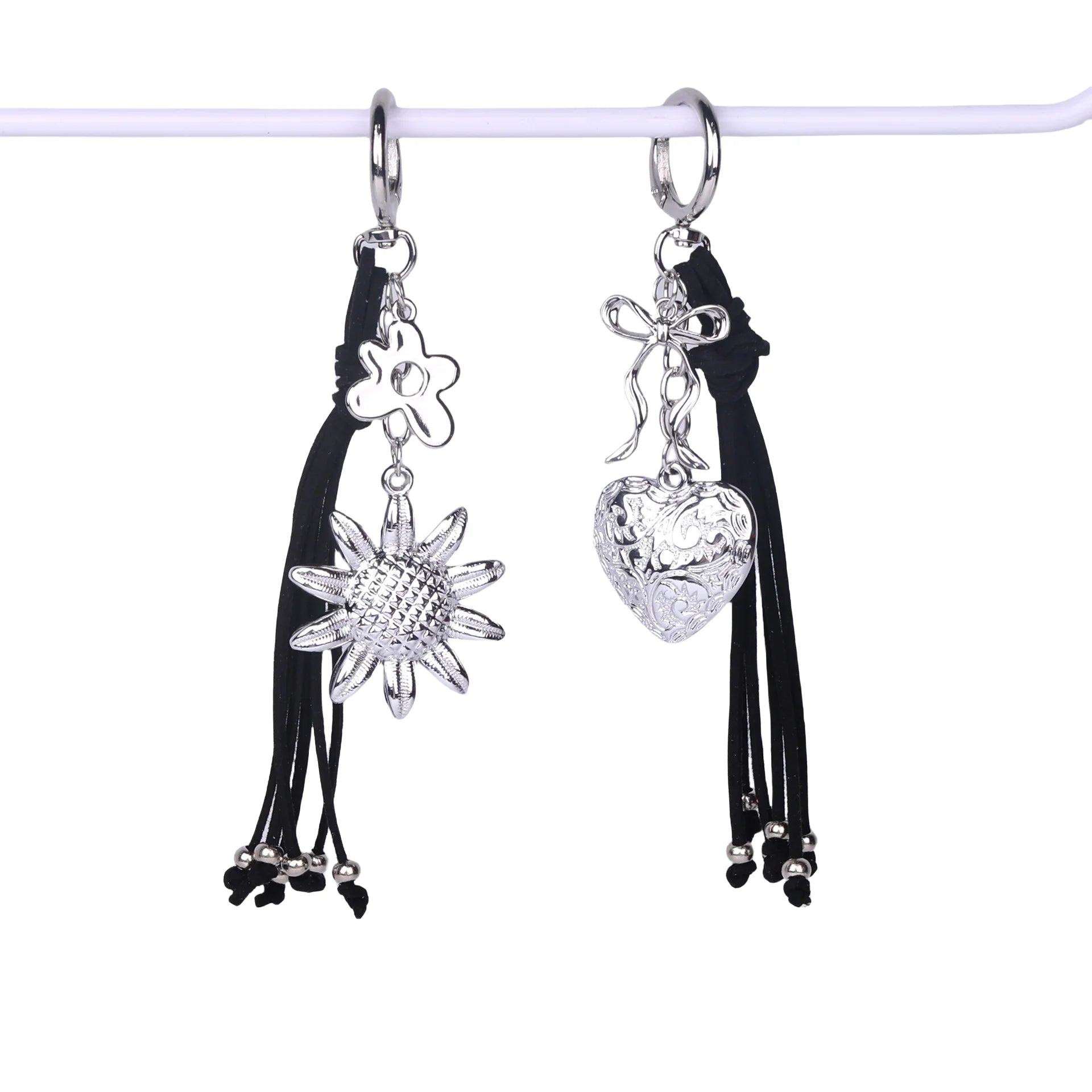 Fashionable Personalized Tassel Keychain Silver Heart-shaped Flower Keychain Exquisite and Beautiful Car Bag Charm