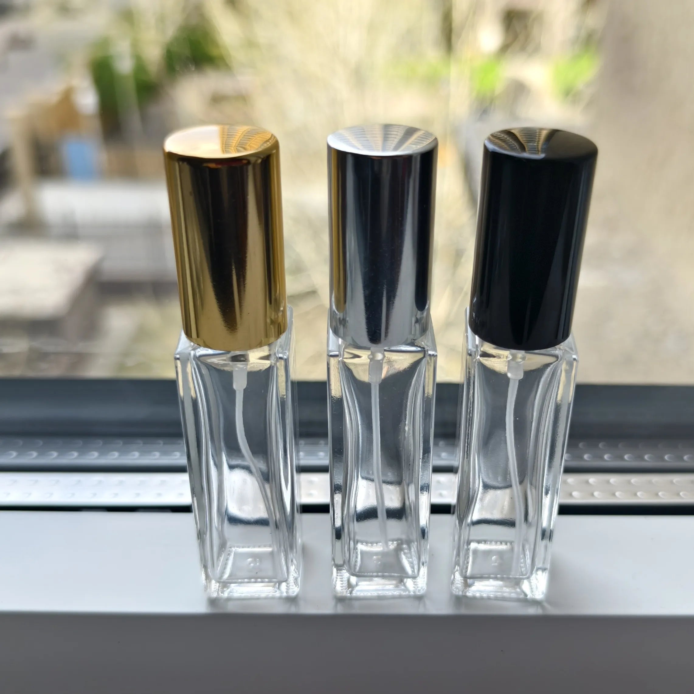 Luxury Rectangle Glass Spray Bottles 10ml 20ml 30ml Clear/Black Color Customized Spray Cap 100pcs MOQ Carton Screen Printing