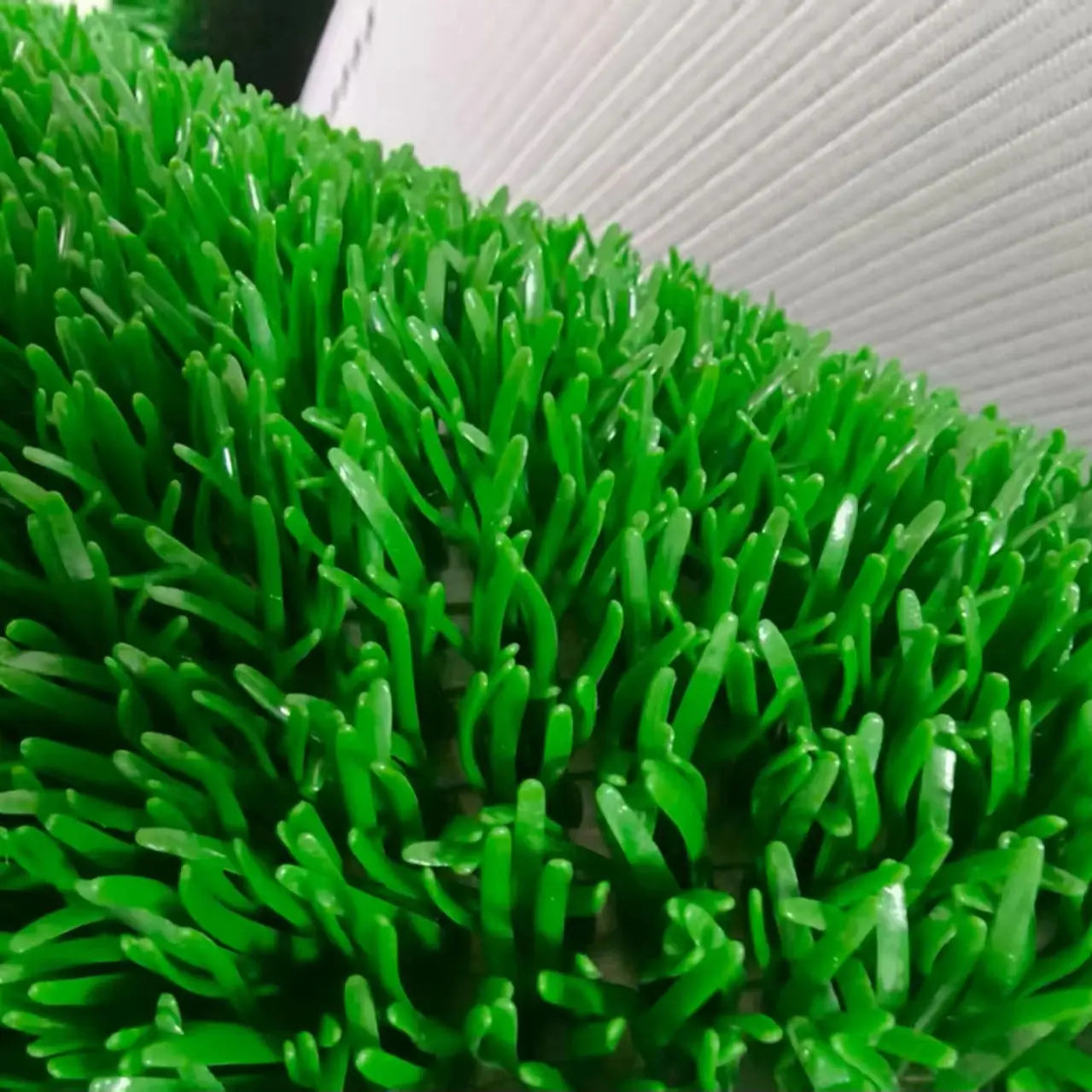 High-Recovery Gold Mining Carpet / Sluice Box Matting 26mm Reinforced PE Turf with High-Contrast White Backing