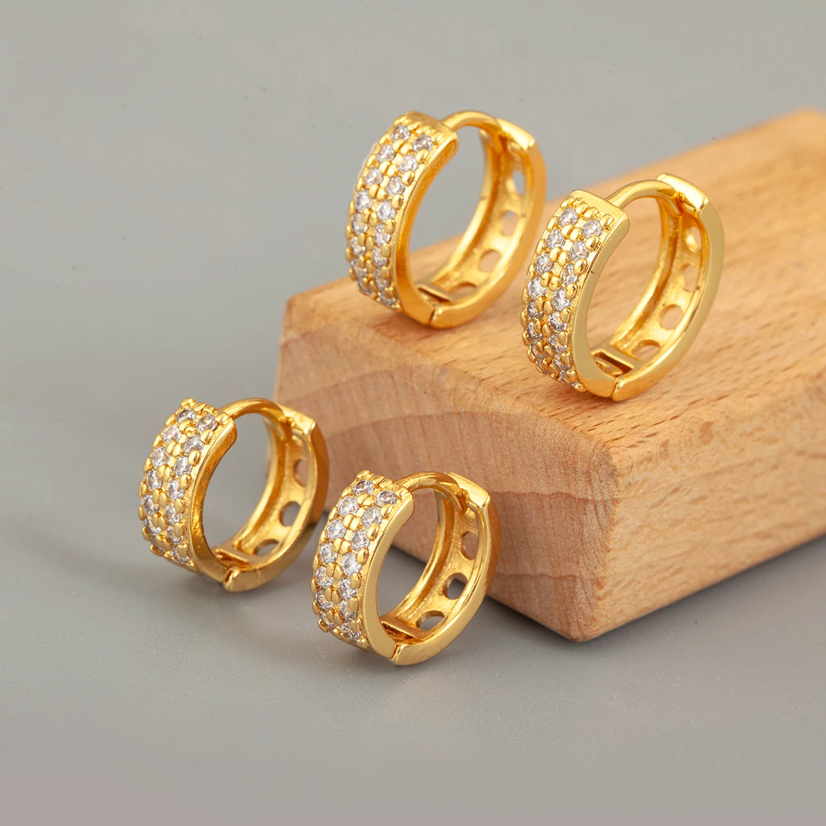 QIKU Wholesale Non Tarnish Gold Plated Earrings Jewelry Classic Zircon Stud and Thick Hoop Earrings for Women