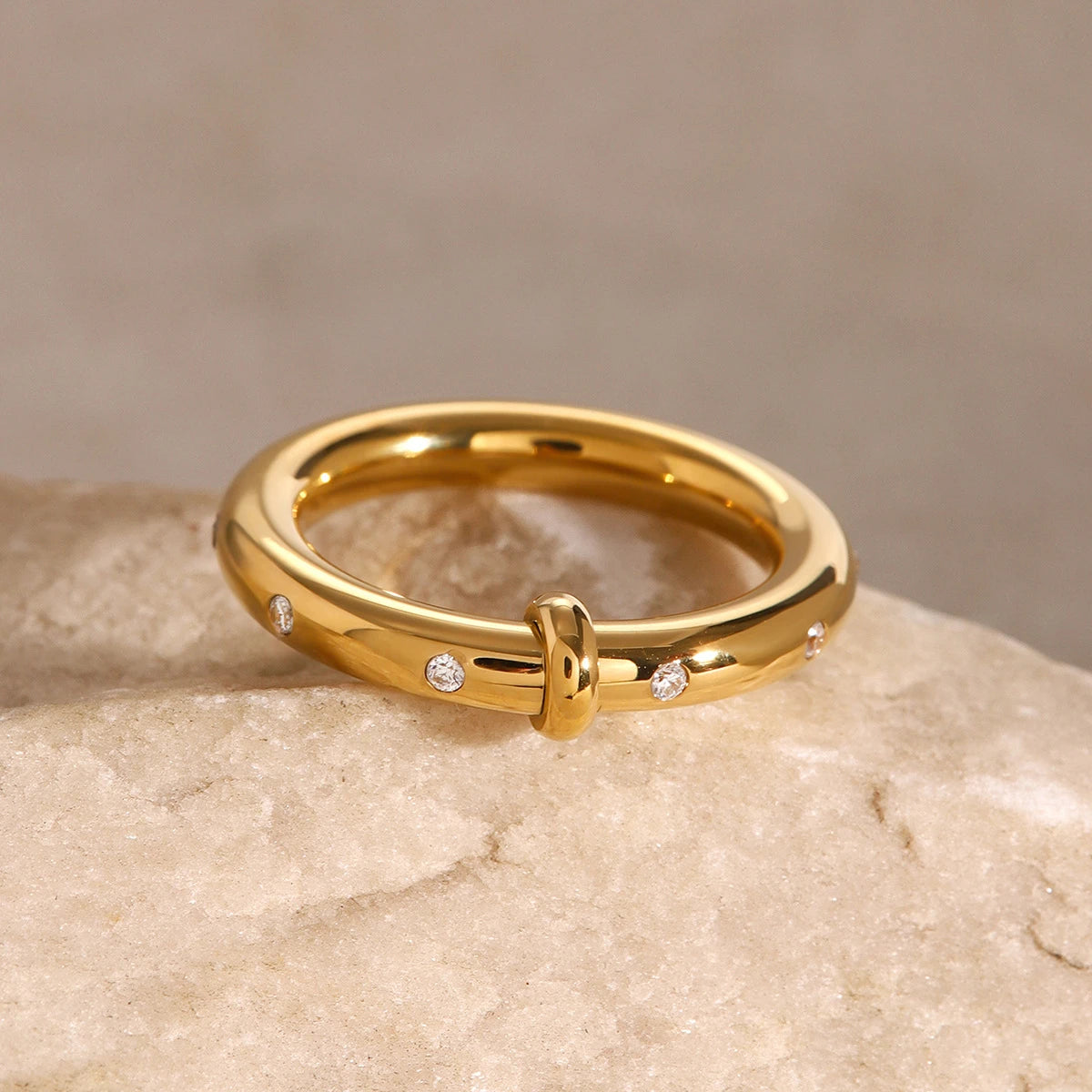 Wholesale Fashion Jewelry Gold Plated Stainless Steel Minimalist Eternity Band Ring With Full Circle Rhinestones Rings for Women
