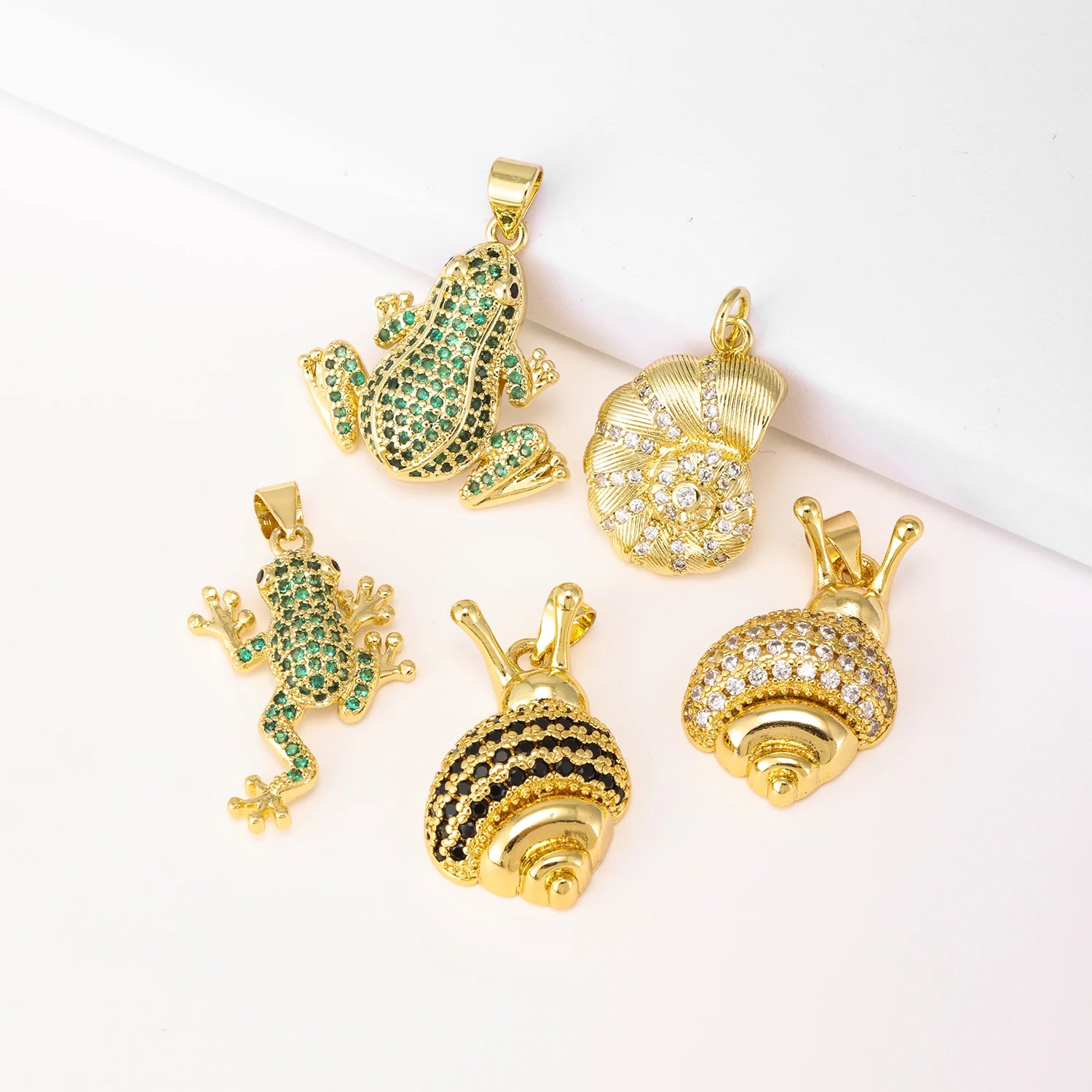 QIKU Wholesale Gold-Filled Sea Snail/Frog Charm Cute Kids Animal Fashion Pendant for Jewelry Necklace Making