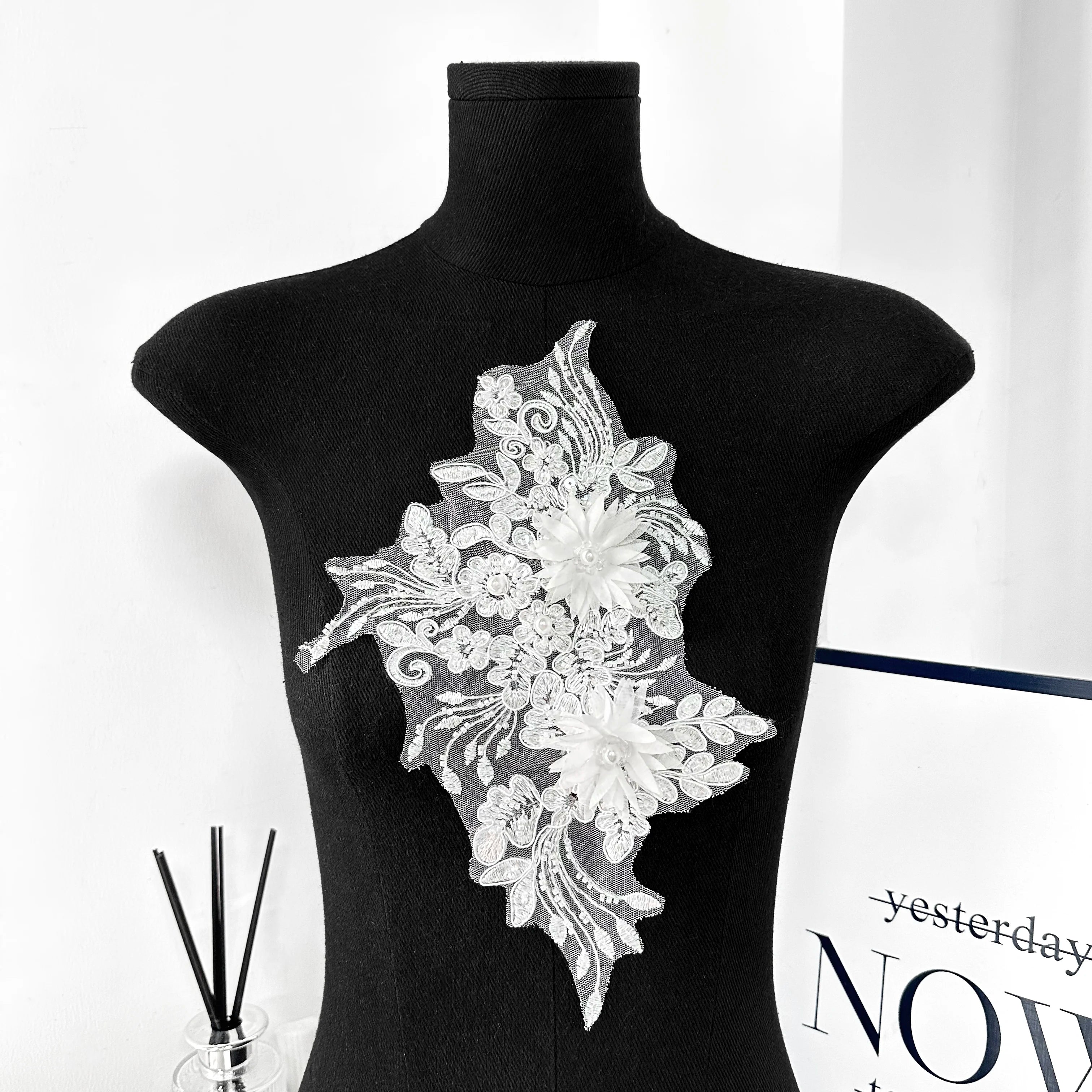 White Floral Embroidered Lace Applique 3D Flowers Patch Sew-On Style for Wedding Dresses Bridal Gowns DIY Clothing Decoration