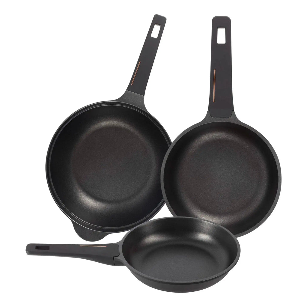Set of 2 frying pans 2428cm + wok 30cm in cast aluminum Copper Black Bergner