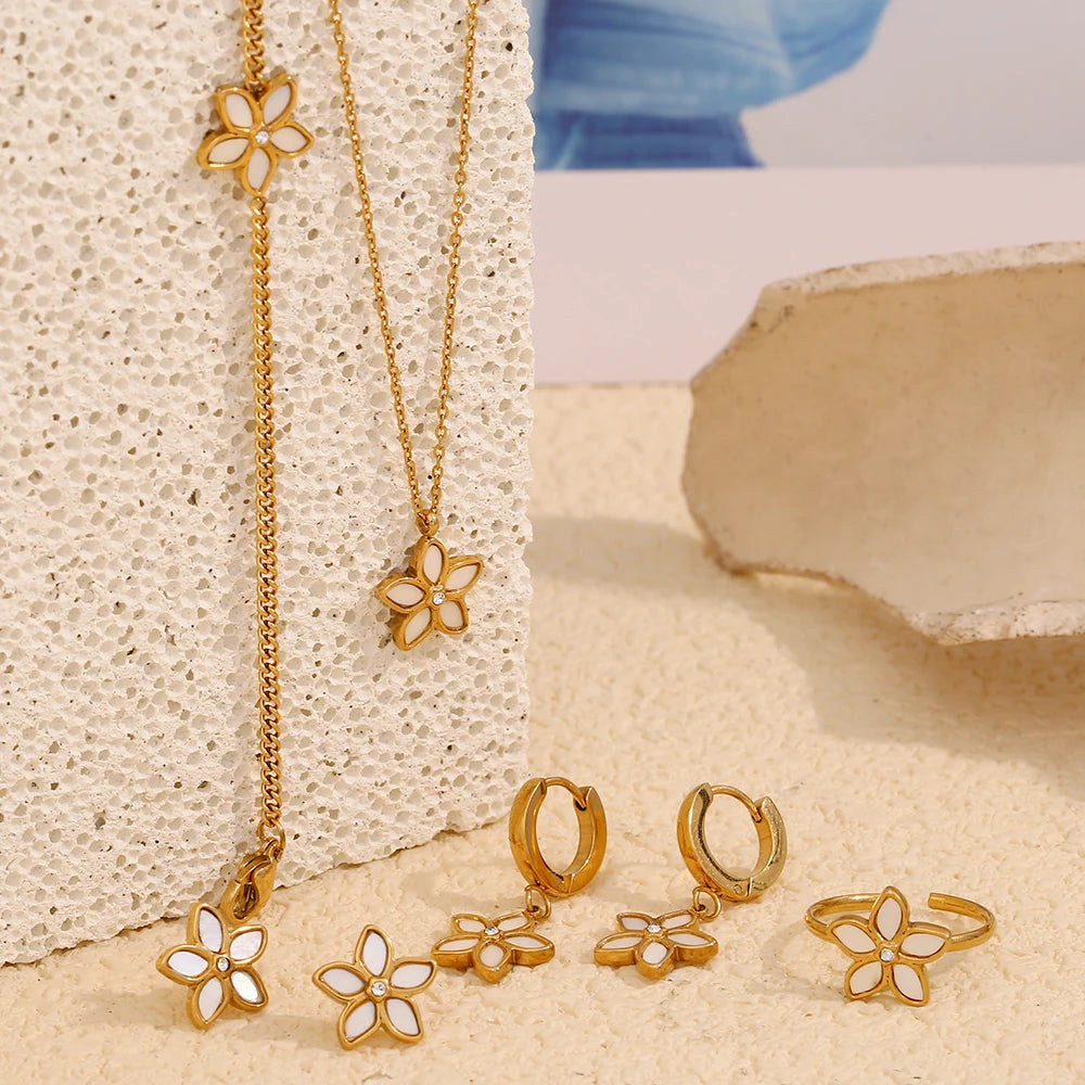 Dreamshow Fashion Jewelry Set White Shell Flower Necklace 18k Gold Plated Jewelry Set Stainless Steel Waterproof Jewelry