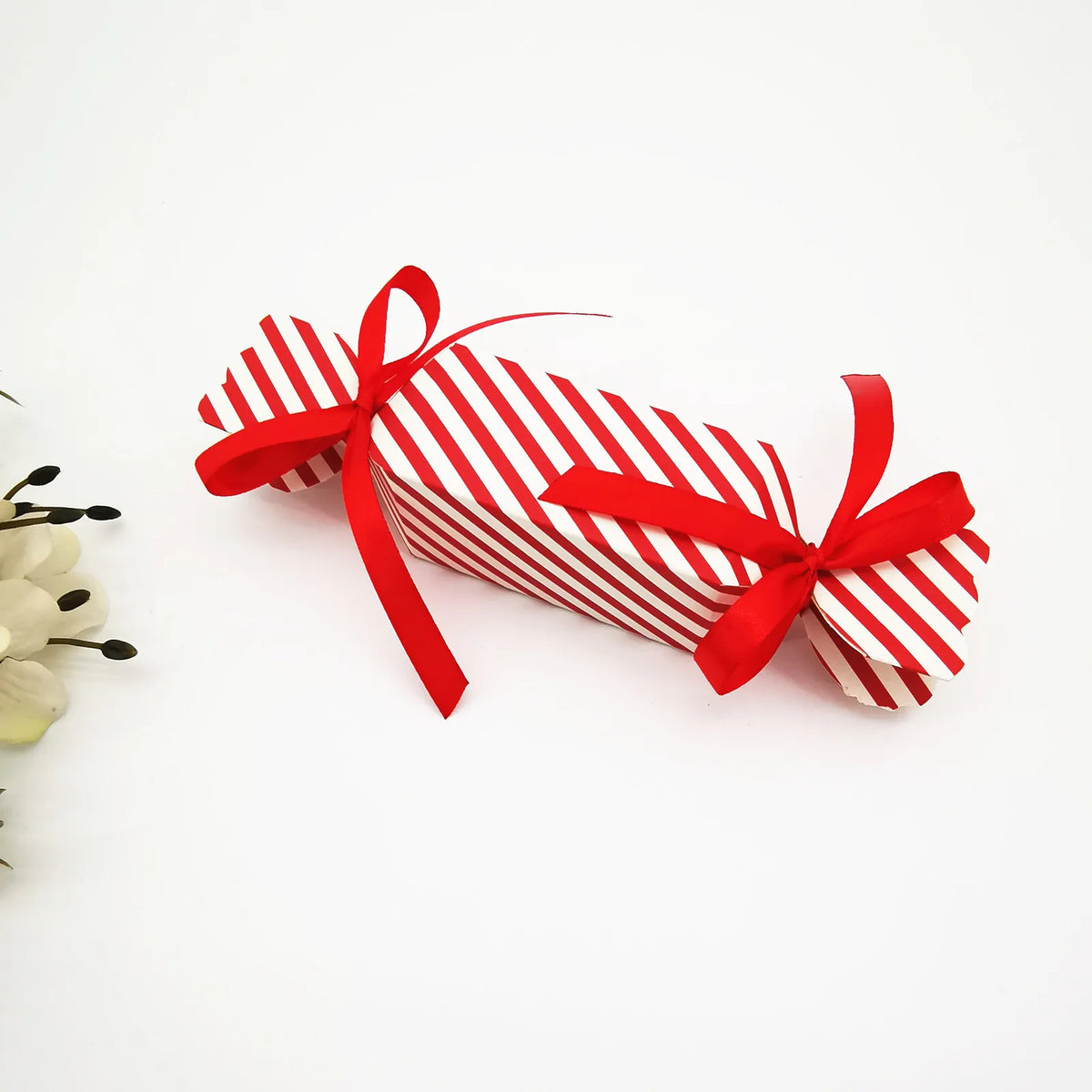 JUXINDA Hot-selling Red Striped Candy Box Valentine's Day Surprise Gift Box Heart-shaped Birthday Party Favor Wrapping Box MegaBDM
