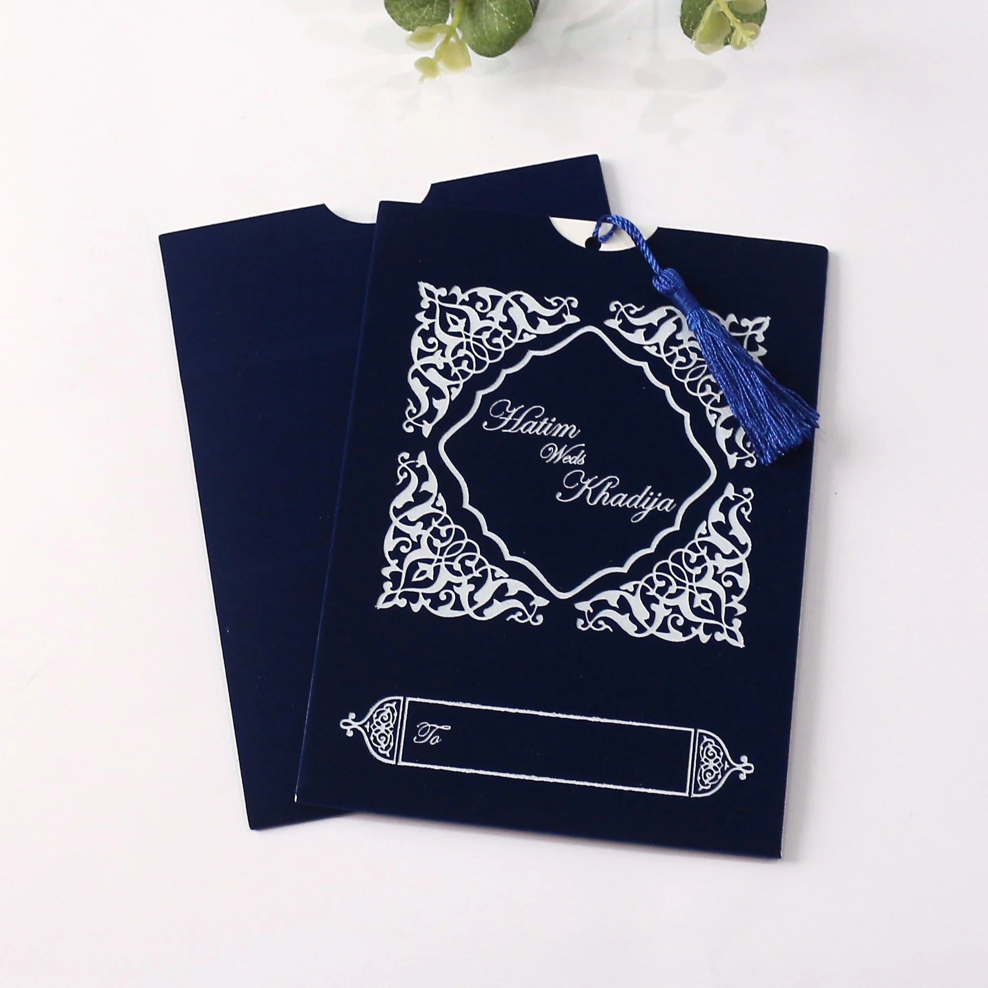 Custom 5*7 Inches Paper Invitation With Logo Handmade Tassel Navy Blue Velvet Pocket White Foil Luxury Wedding Invitation Sets