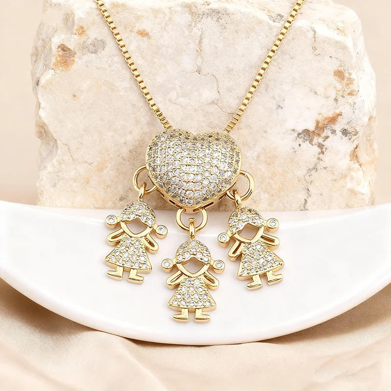 QIKU Wholesale Fashion Charm 3 Kids Girl&Boy Son Daughter Heart Gold Color Zircon Family Pendant Necklace Copper Jewelry