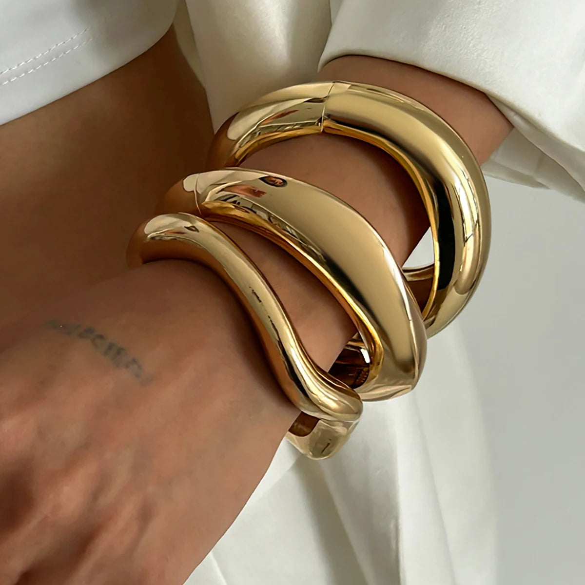 3 Pieces Refined Metal Chunky Statement Bangles Bracelets for Women Trendy Ladies Big Thick Cuff Bracelets Sets Fashion Jewelry