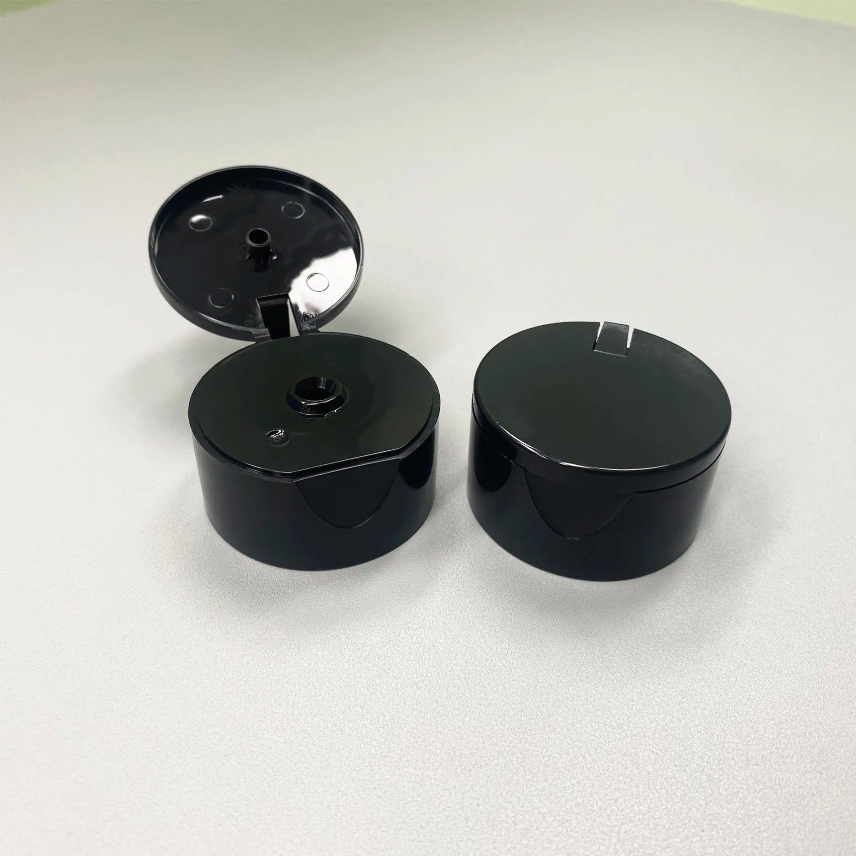 Large Size Double Wall Flip Top Cap 24MM Snap Top Caps for Shower Gel & Shampoo Bottle