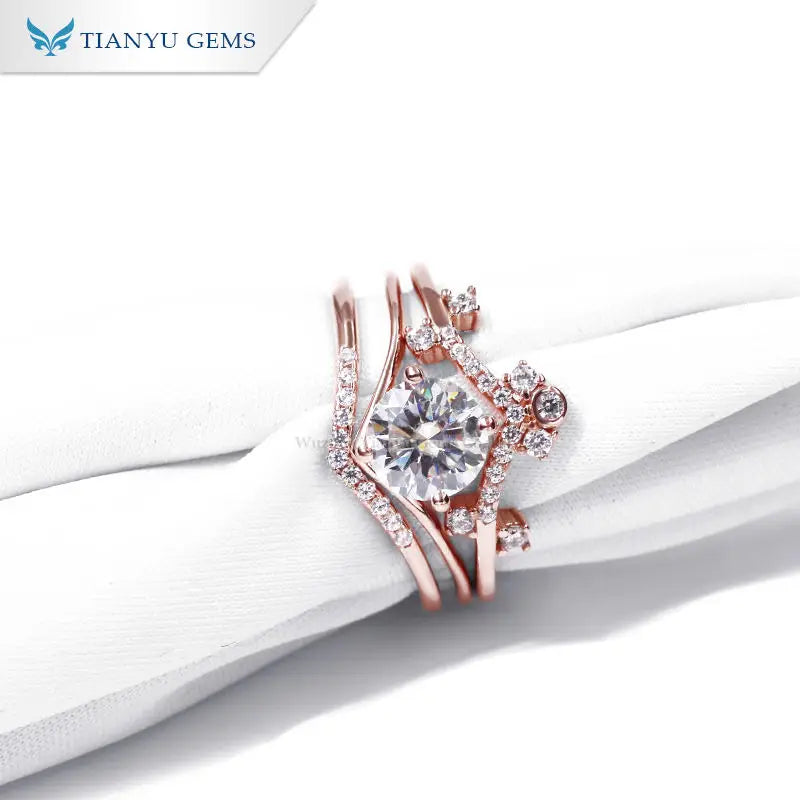 Tianyu S925 Sterling Silver 18k Gold Plated Classic Pave Setting 2 Color Crown Moissanite Ring Sparkling Band for Cocktail