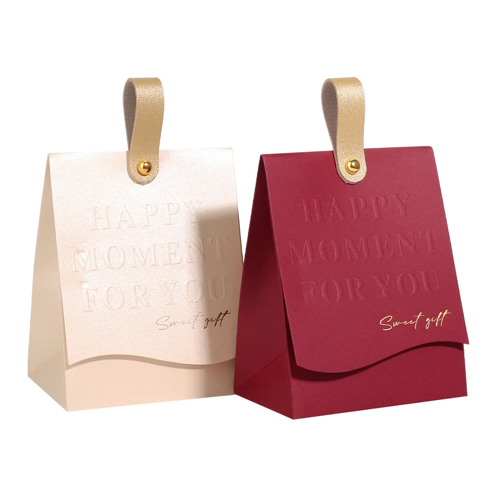 Customizable Folding Gift Paper Bags with Embossed Letters Wholesaler Bag Packaging Kraft Paper Leather Handle