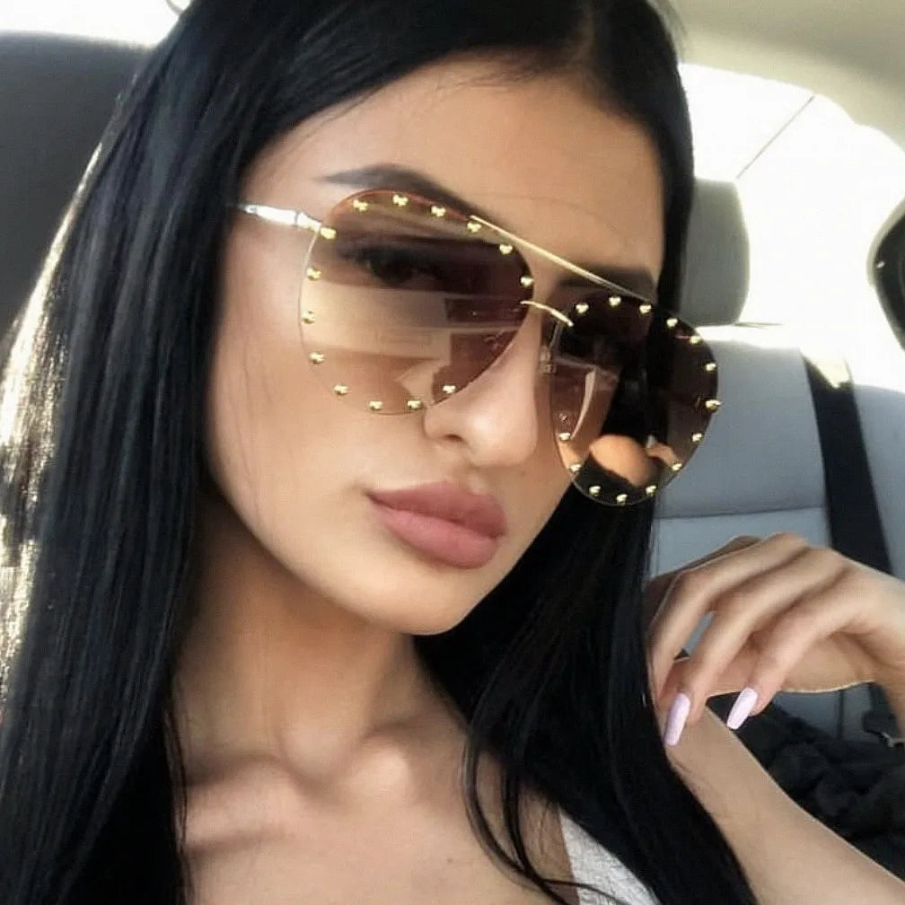 Custom Logo Fashion Luxury Ladies Big Frame Gradient Lens Sun Glasses UV400 Metal Rivet Pilot Sunglasses Women