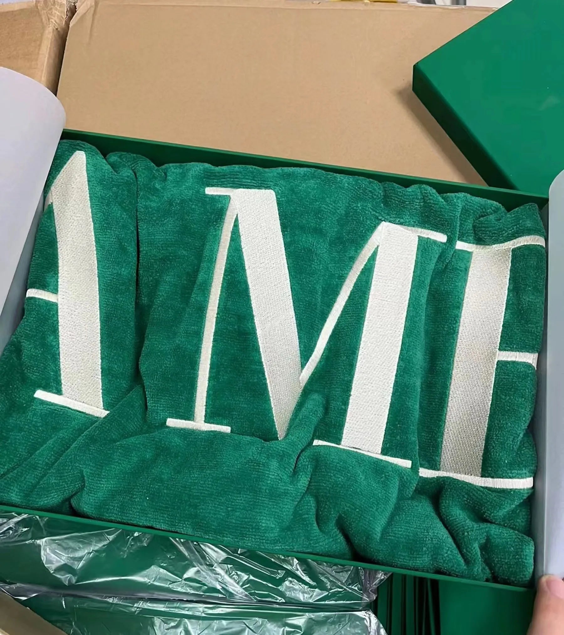 Brand Custom for Gift  Towel in Box High Quality Bath Towel Embroidered Bath Towel for Promotion