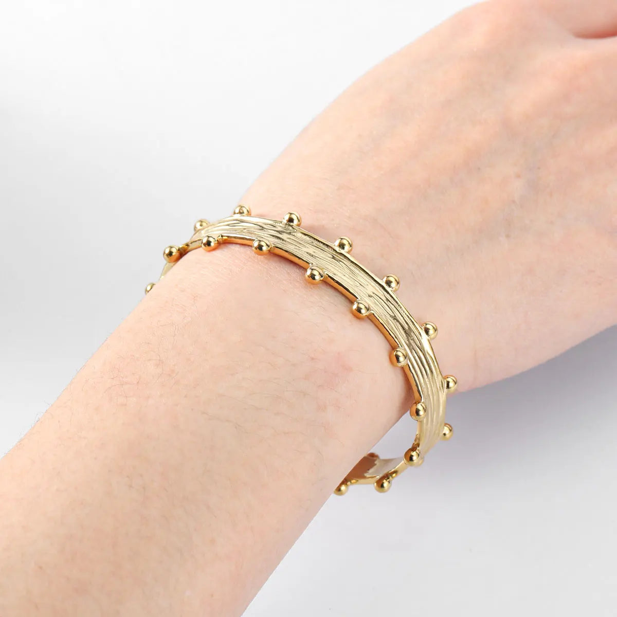 Wholesale Customized Non-discoloring 18K Gold-plated Stainless Steel Bracelet Textured Round Bead Open Bracelet for Women Gift
