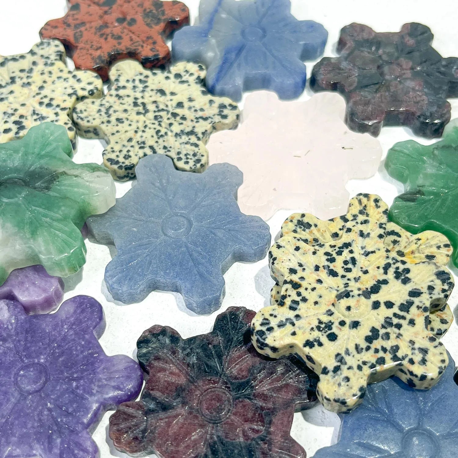 Natural Crystal Mini Carving Home Decoration Crystal Crafts Selenite Snowflake Healing Stones for Christmas Decoration