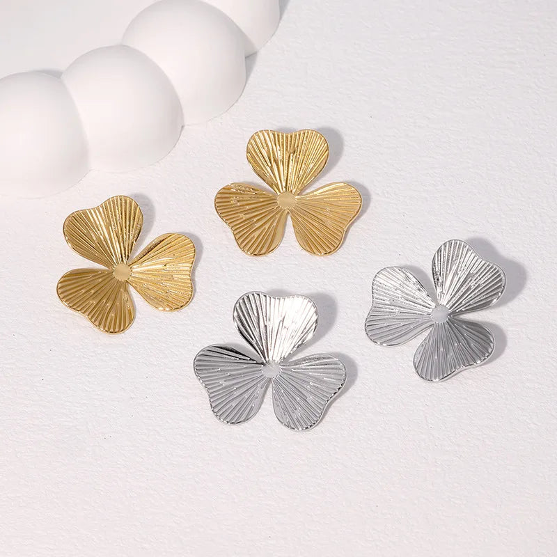 2026 New Factory Wholesale Hypoallergenic Stainless Steel Luky Flower Stud Earrings for Women Daily