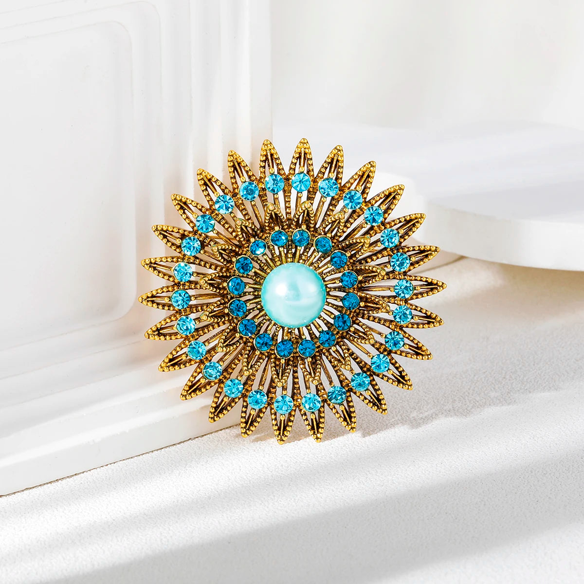Weiman Custom Exquisite Luxury Sunflower Brooch Pins Crystal Rhinestone Wedding Engagement Party Gifts for Children Main Alloy