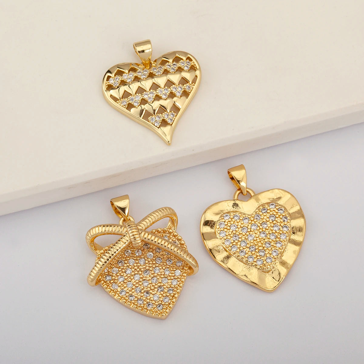 QIKU Wholesale Vintage Heart Charms Gold Plated Copper DIY Metal Pendant for Jewelry Making Fashion Accessories