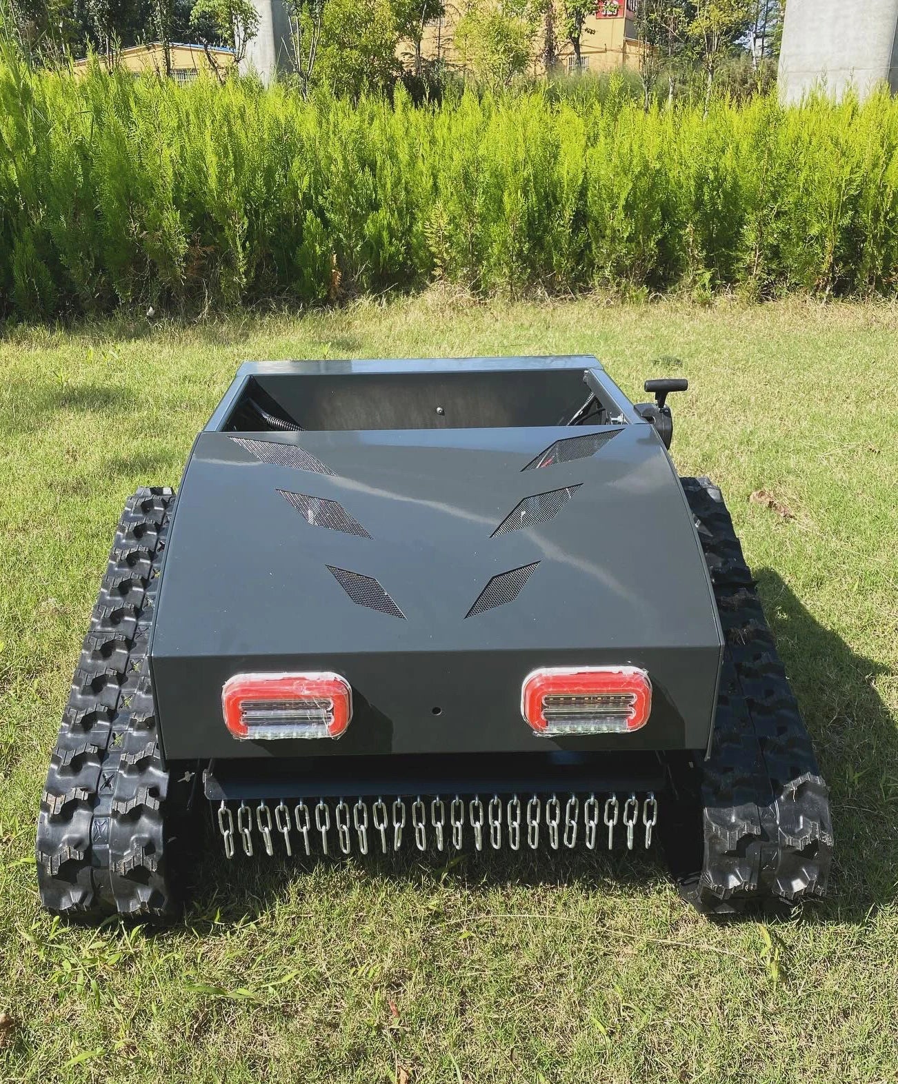 Durable Selfpropelled Crawler Lawn Mower - All Terrain Mower for Residential & Commercial Grass Cutting