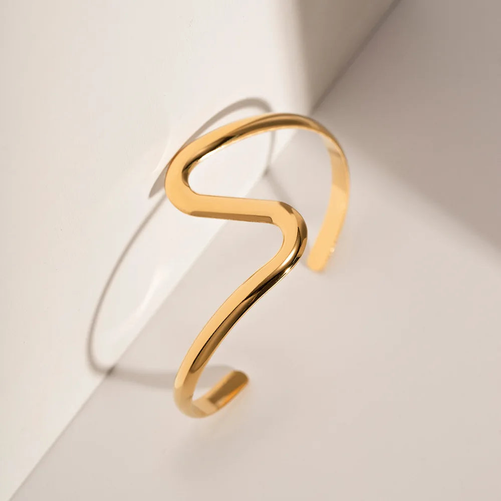 Fashion Wave Golden Bangle Waterproof Anti-Tarnish Statement Jewelry Creative Gift for Women