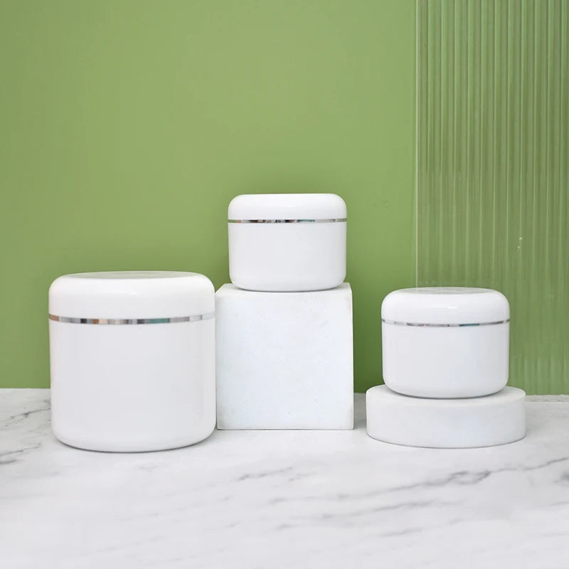 Wholesale Cheap Empty Round 20g 50g 100g 120g 150g 250g White PP Plastic Face Body Cosmetic Cream Jar with Gold Edge Silver Edge