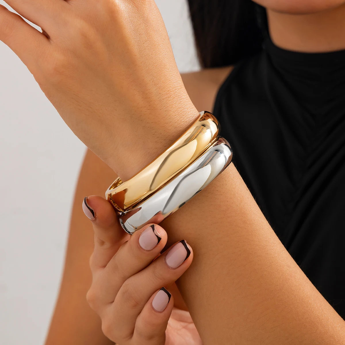 Fashion Design Fine Smooth Arc Cuff Bracelets for Female Daily Ladies Street Punk Bangles Trendy Jewelry Accesory for Women Gift