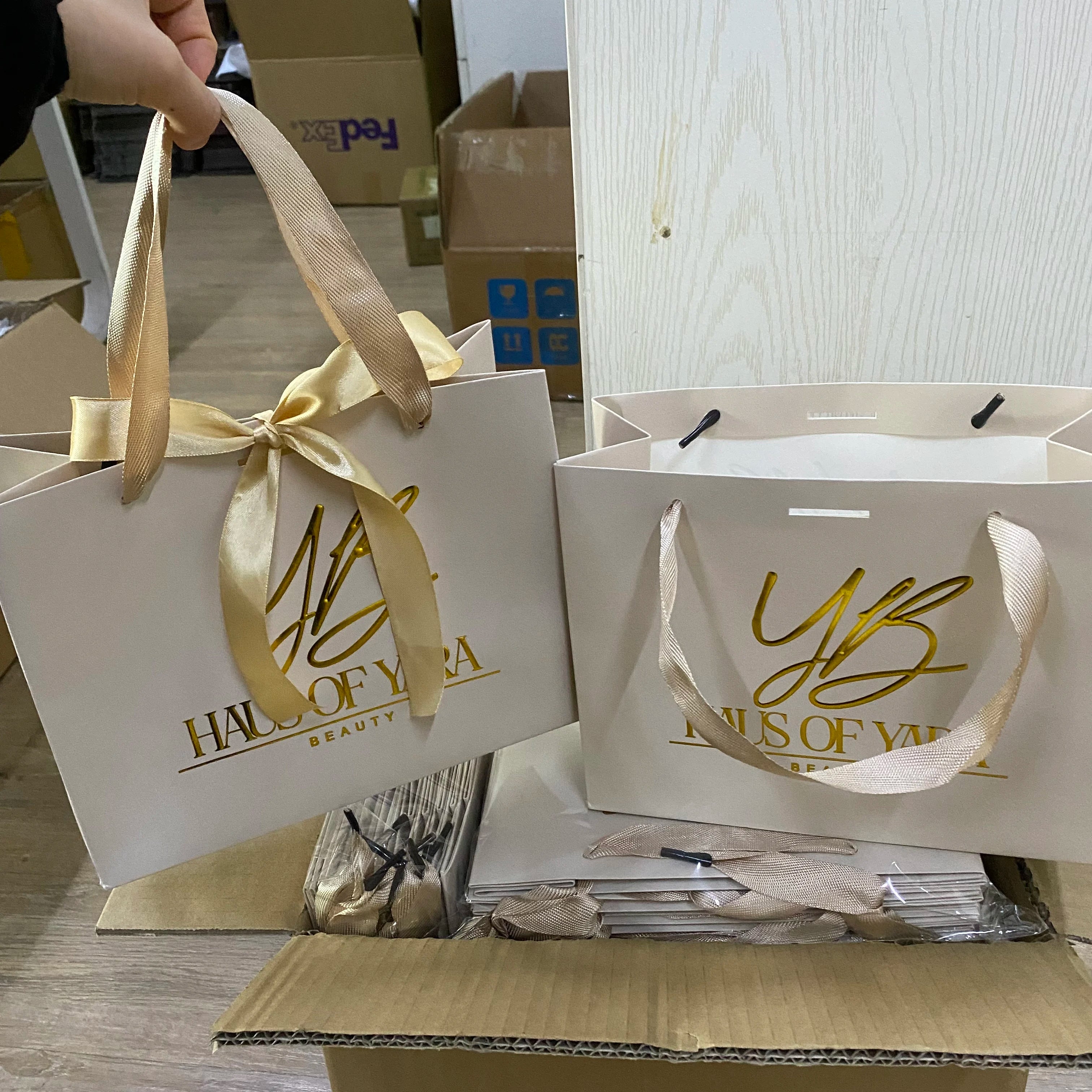 Luxury Gift Paper Bag with Hot Foil Stamping Ribbon Closure and Custom Design for Jewelry or Perfume Packaging