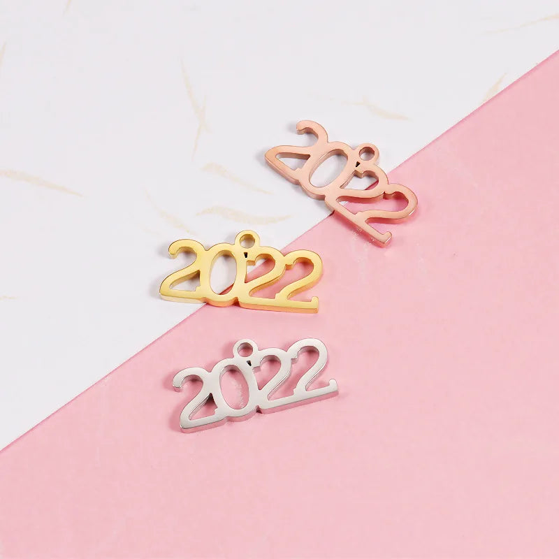 Metal Charms Stainless Steel Silver/Gold/Rose Gold Hollow Out Birth Year Number 2022 Tag Pendant Charm Pendant for Necklace