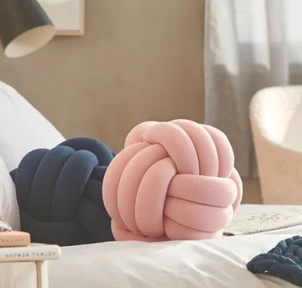 Wholesale Home Ornament Throw Pillows Modern Style Knotted Ball Non-Toxic Chunky Yarn Handmade Throw Pillows Cushion