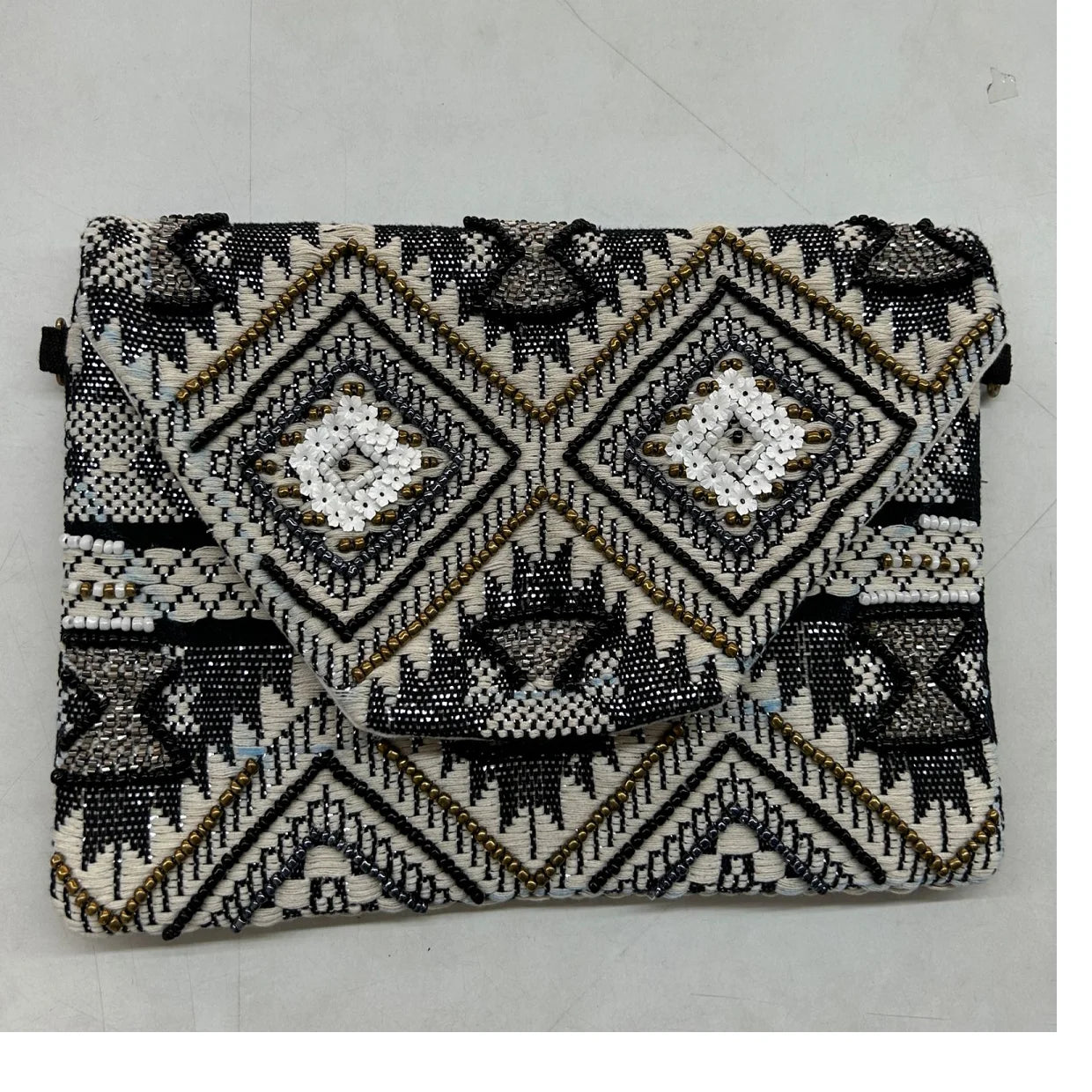 Custom Made Pearl Embroidered Zippered Pouches with RFID Protection Adjustable Strap 1kg Capacity for Fashion Accessory Stores