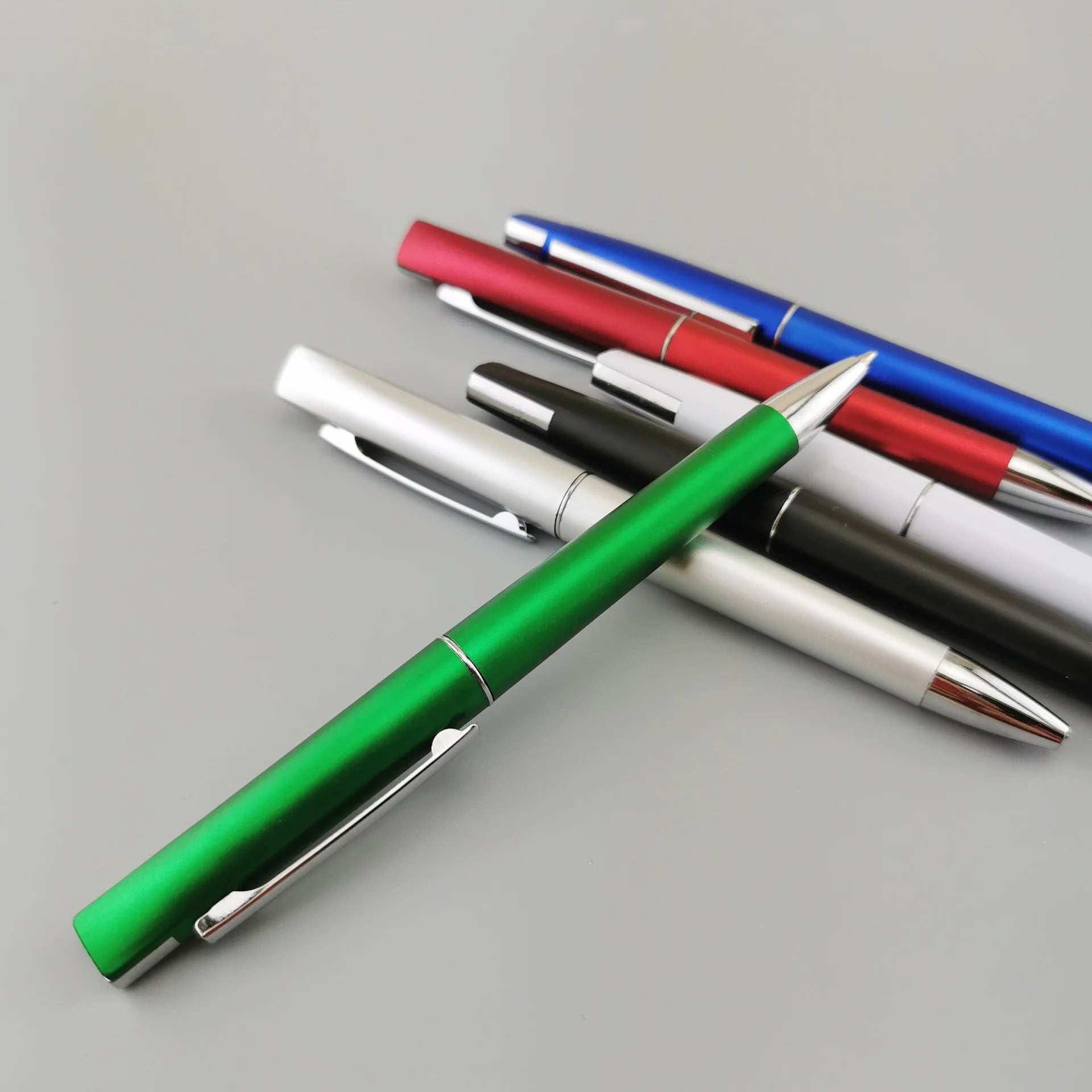Plastic Gel Ink Ballpoint Pen Wholesale for for Promotion Business School Office Use Smooth Writing