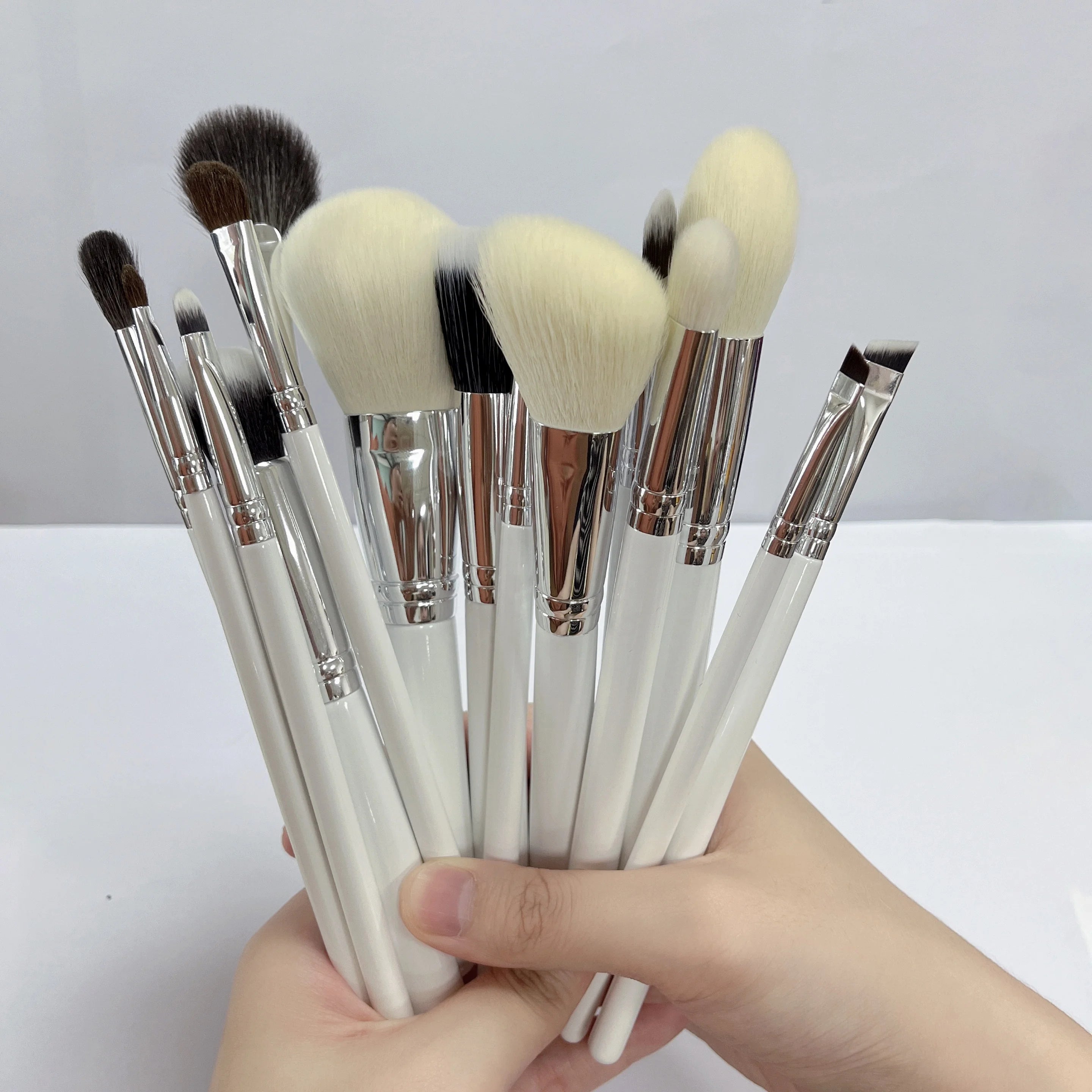 New Trend White Makeup Brush Set Professional Eye Shadow Natural Hair Makeup Brush Custom Logo Makeup Brush Set