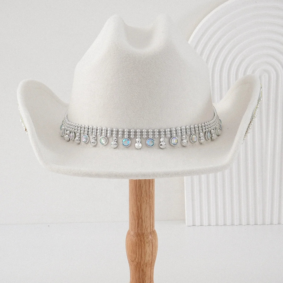 Bachelorette Hen Party Bling White Cowboy Hat Diamond and Pearl Letter Bride Cowgirl Hats for Western Wedding