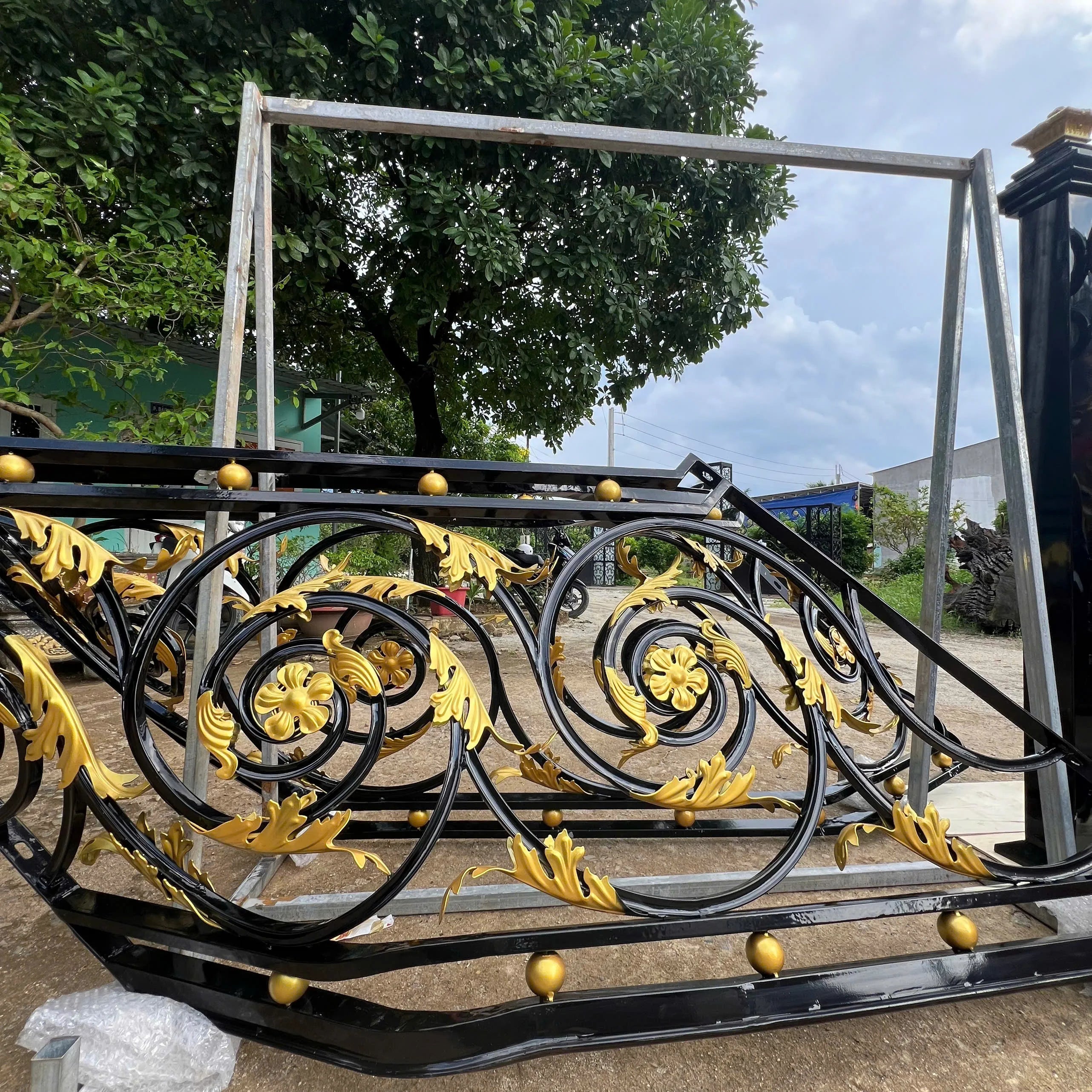 Premium Modern Wrought Iron Stair and Handrail Systems for Beauty and Strength in Indoor and Outdoor Staircase Projects